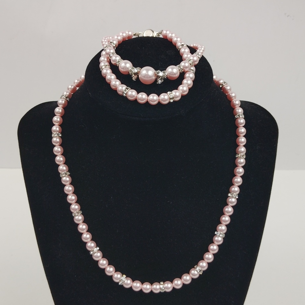 Lorren Bell Pink Necklace and Bracelets Set